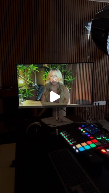 Video cover for Kalie Moore, High Vibe PR filmed at bridgr.studio in Lisbon